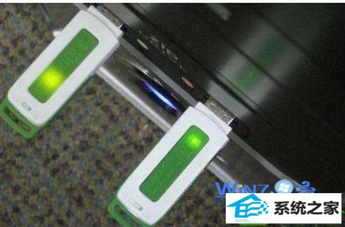 win10系统U盘指示灯亮但电脑里面不显示的解决方法